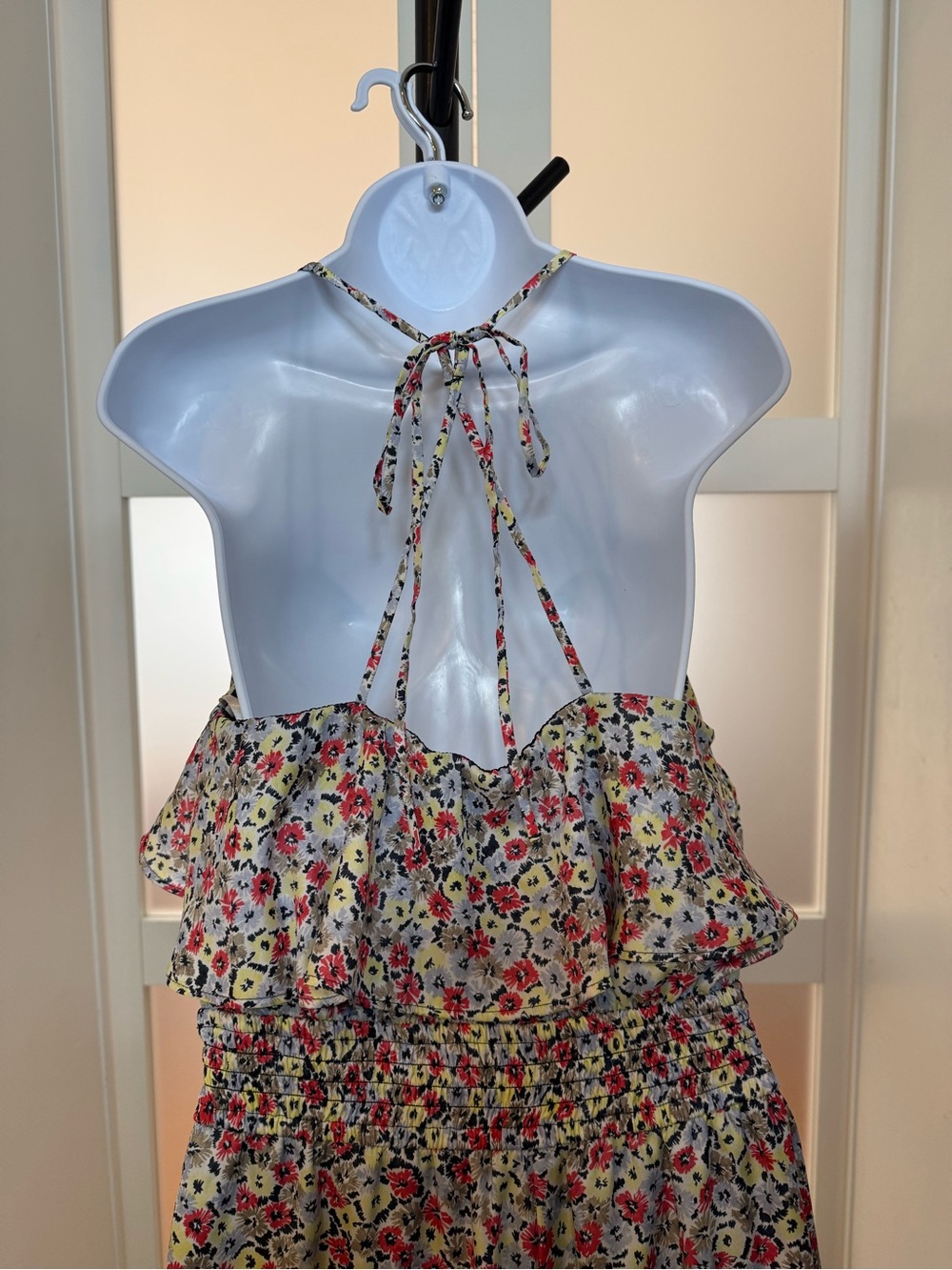 BCBGeneration Floral Ruffle Romper, size M. - Picture 3 of 13